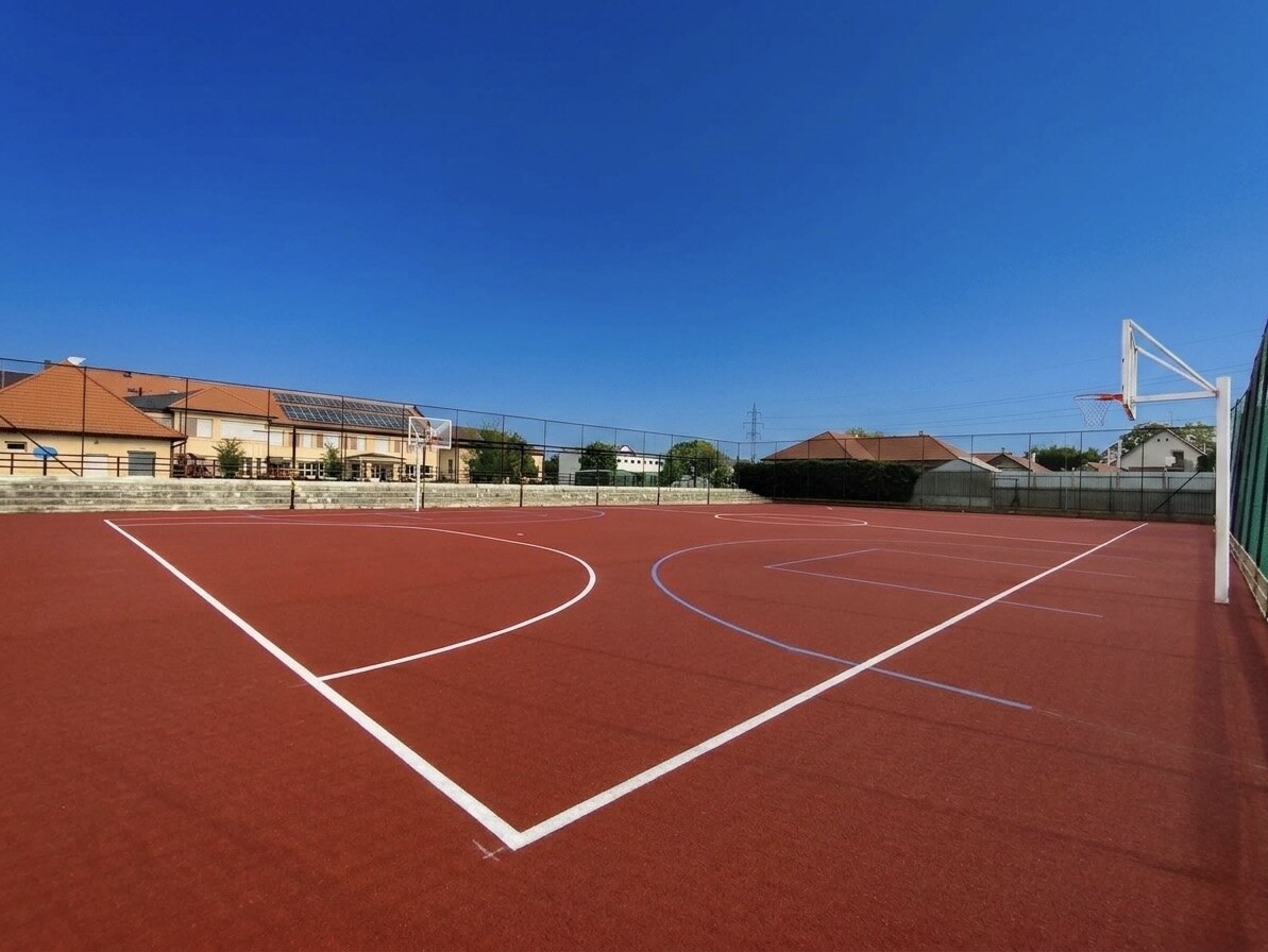 Multi-sport polyurethane court, Hungary